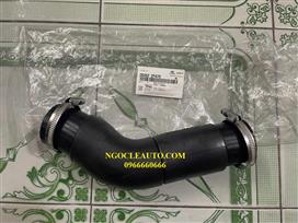 ỐNG DẪN GIÓ TỪ KÉT LÀM MÁT KHÔNG KHÍ VÀO TURBO (D) 282622F670